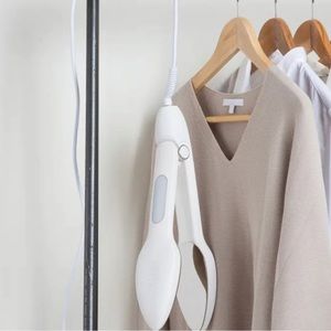 NIB Nori Press Handheld Steamer Iron